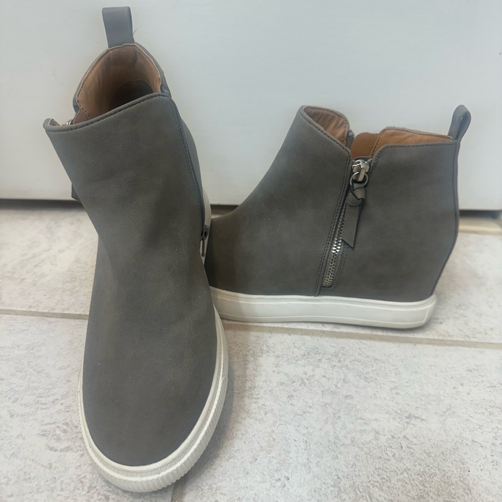 Report. gray wedge booties. Size 8. Never worn. Excellent condition!